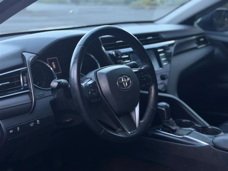 Toyota Camry SE 2020