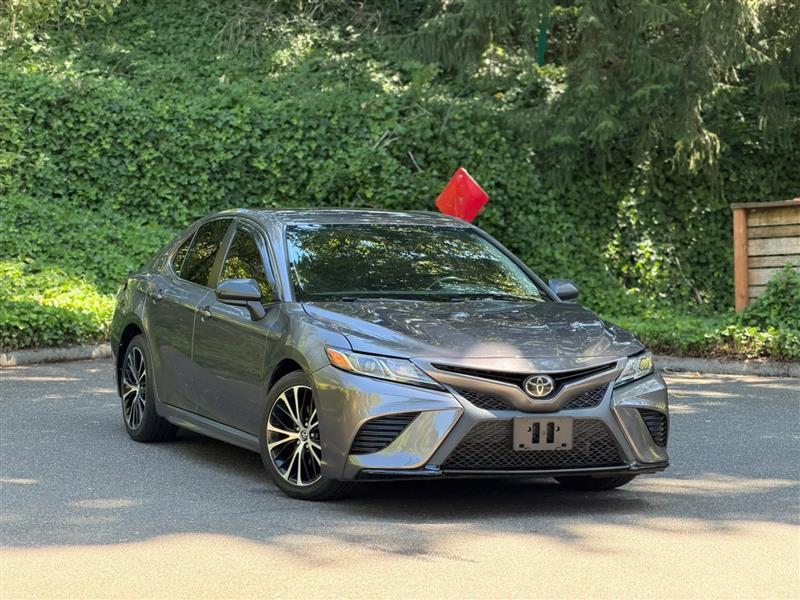 Toyota Camry SE 2020
