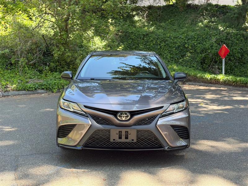 Toyota Camry SE 2020