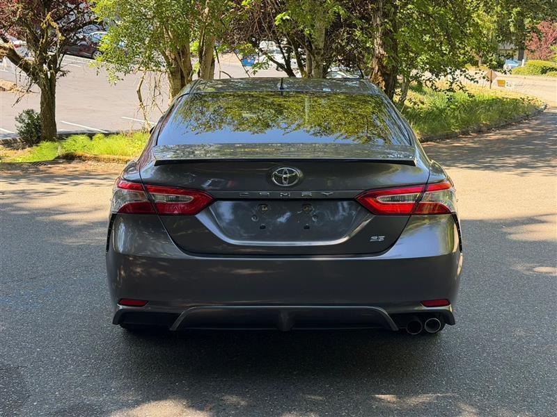 Toyota Camry SE 2020