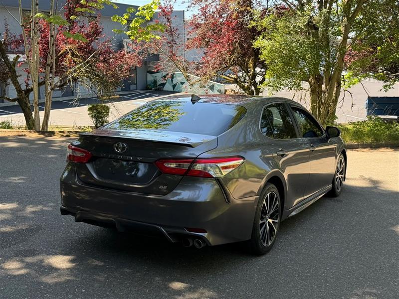 Toyota Camry SE 2020