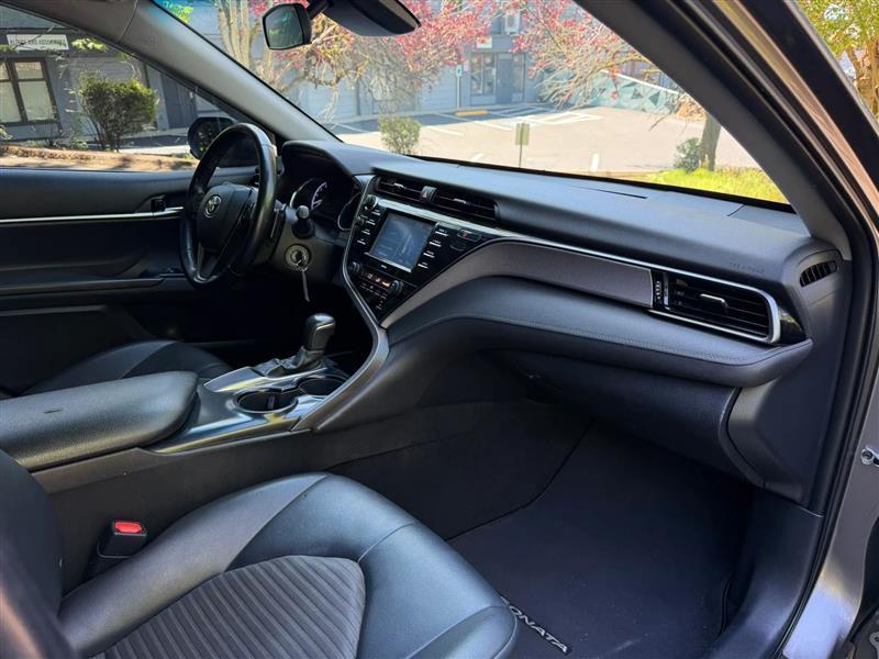 Toyota Camry SE 2020