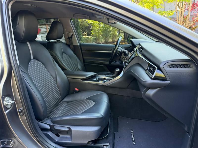 Toyota Camry SE 2020