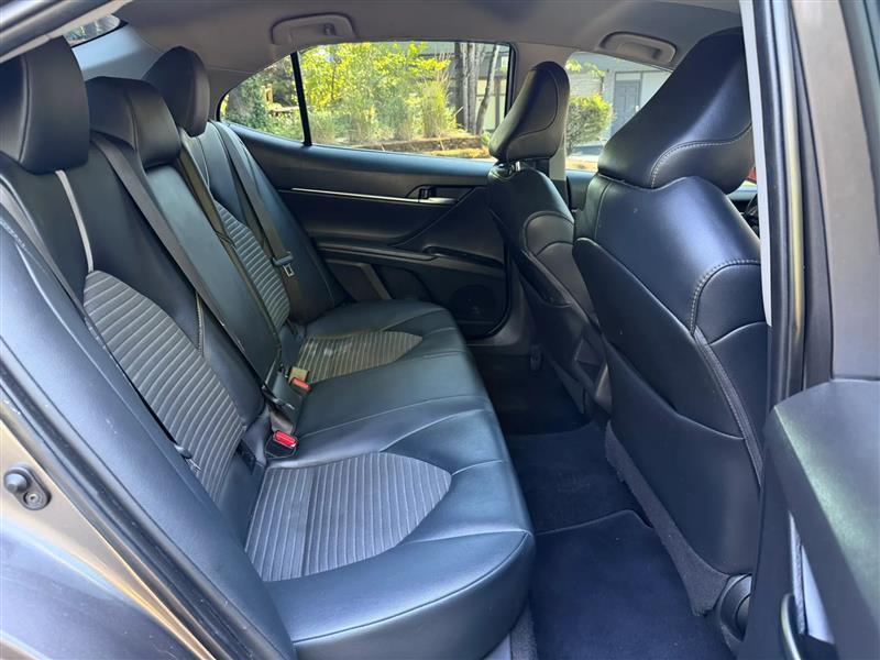 Toyota Camry SE 2020