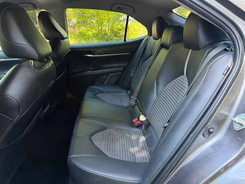 Toyota Camry SE 2020