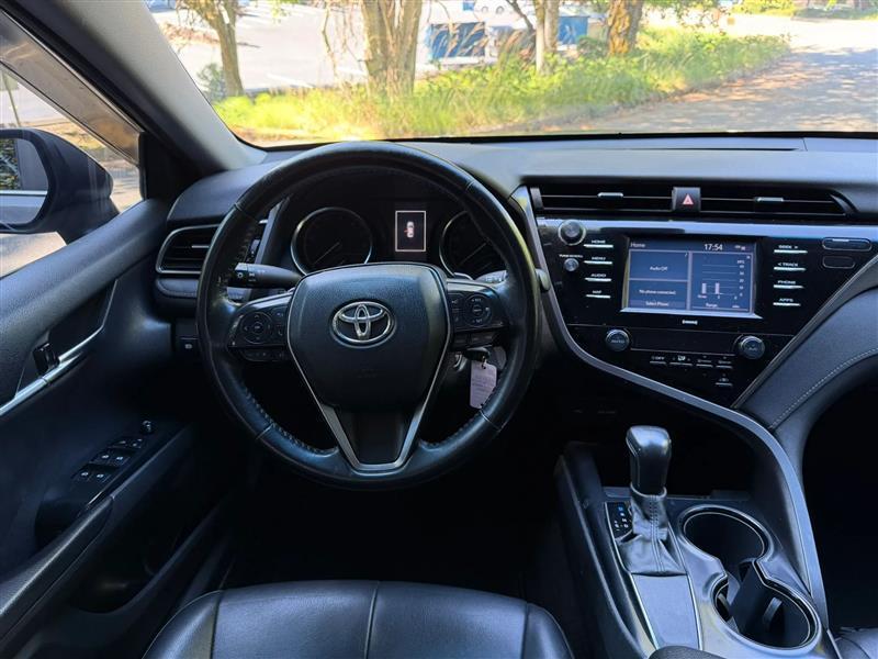 Toyota Camry SE 2020