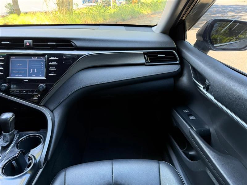 Toyota Camry SE 2020