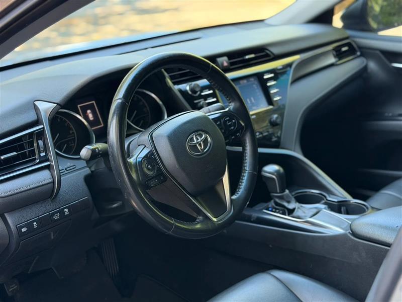 Toyota Camry SE 2020