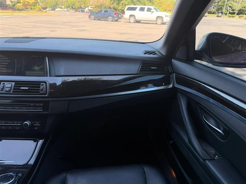 BMW 5-Series 528i 2014