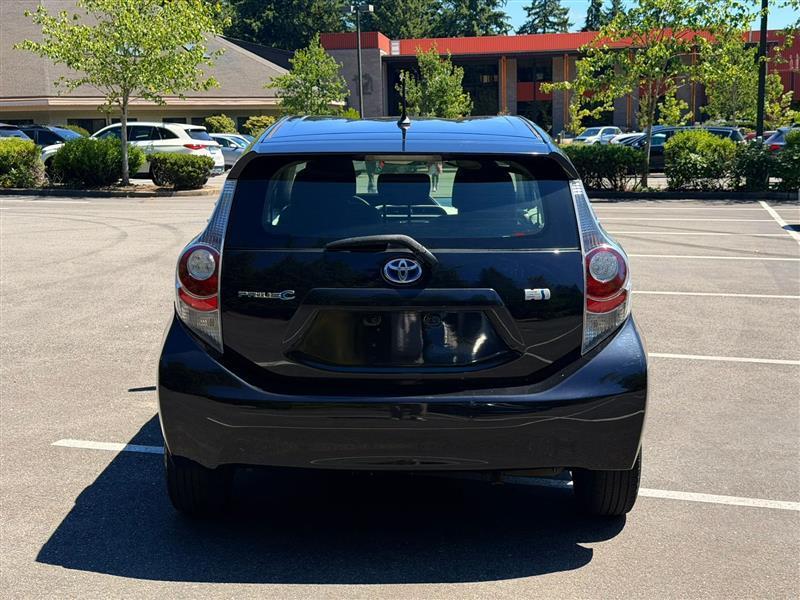 Toyota Prius c Two 2012