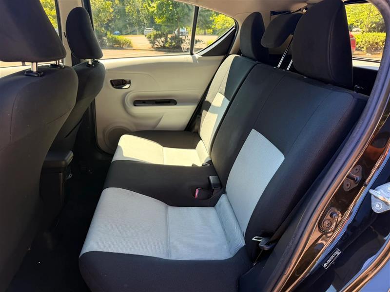 Toyota Prius c Two 2012