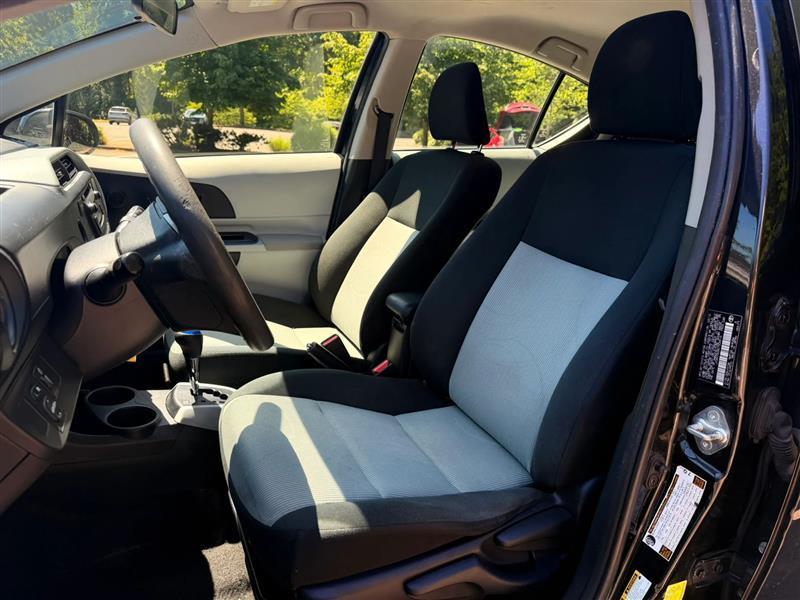 Toyota Prius c Two 2012