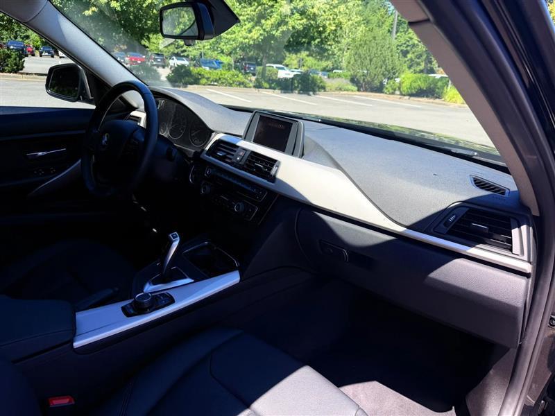 BMW 3-Series 320i xDrive Sedan 2016