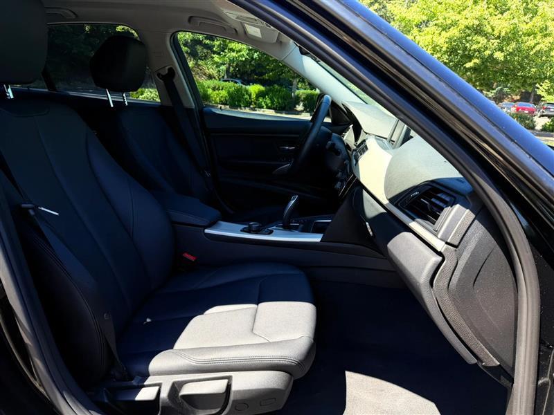 BMW 3-Series 320i xDrive Sedan 2016