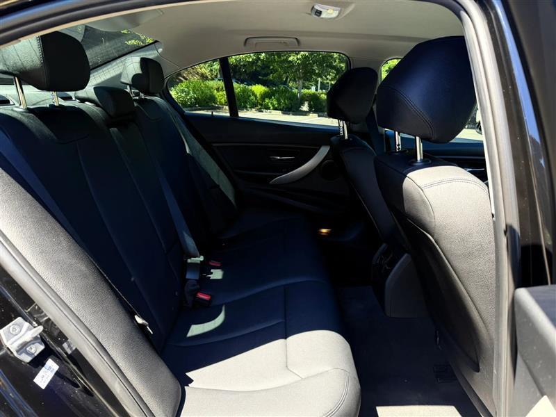 BMW 3-Series 320i xDrive Sedan 2016
