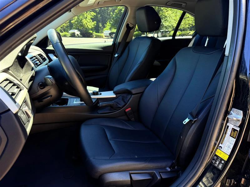 BMW 3-Series 320i xDrive Sedan 2016