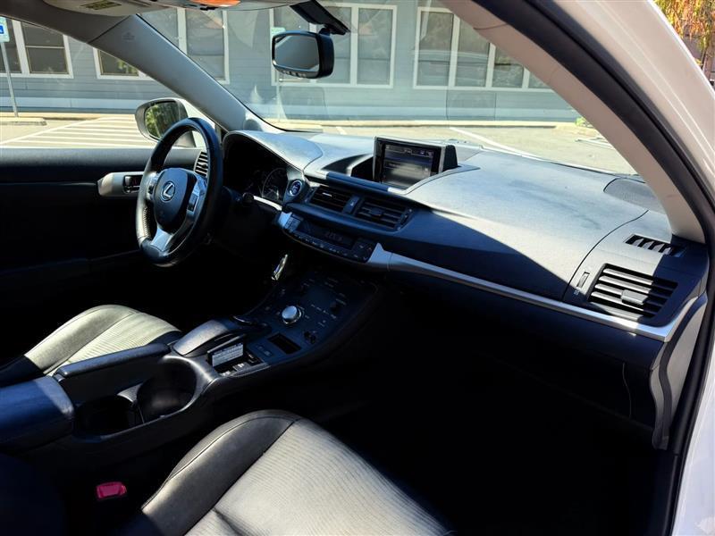 Lexus CT 200h Base 2013