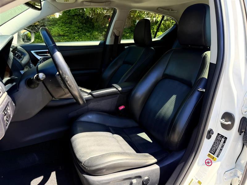 Lexus CT 200h Base 2013