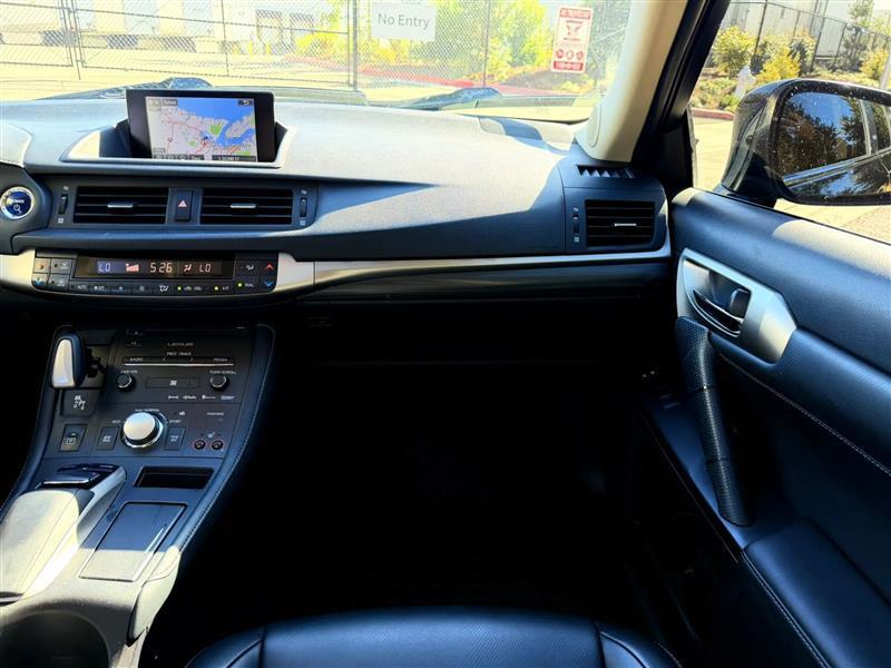 Lexus CT 200h Base 2014