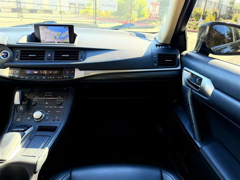 Lexus CT 200h Base 2014