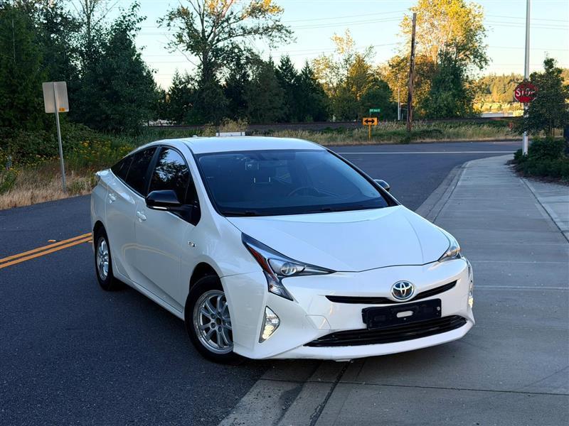 Toyota Prius Two 2016