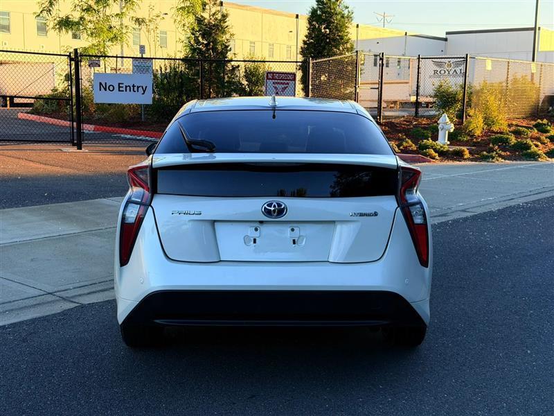Toyota Prius Two 2016