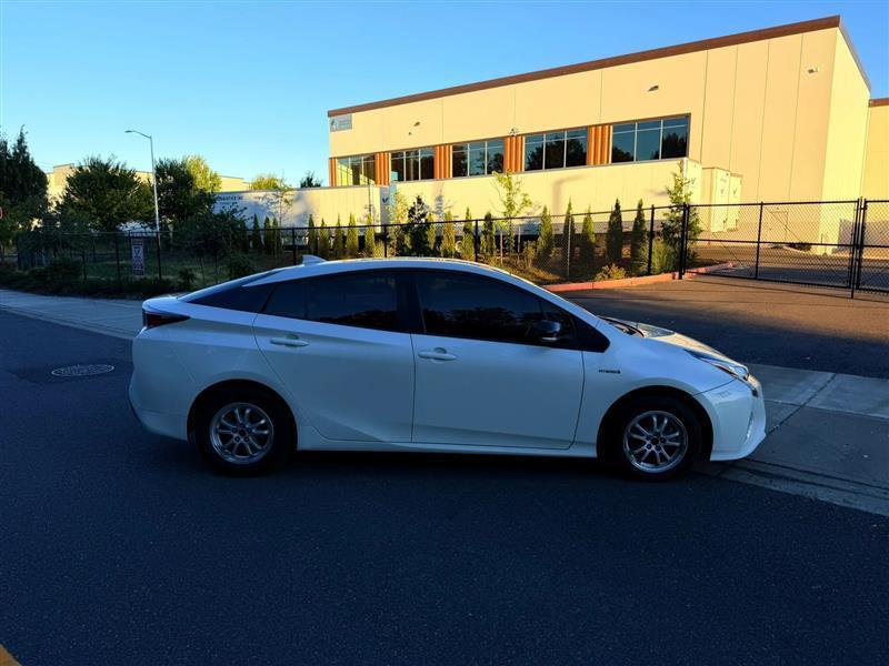 Toyota Prius Two 2016