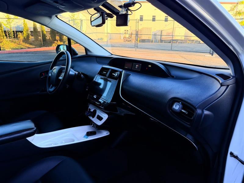 Toyota Prius Two 2016