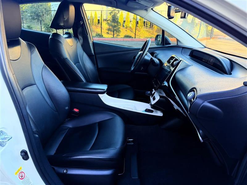 Toyota Prius Two 2016