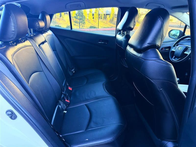 Toyota Prius Two 2016