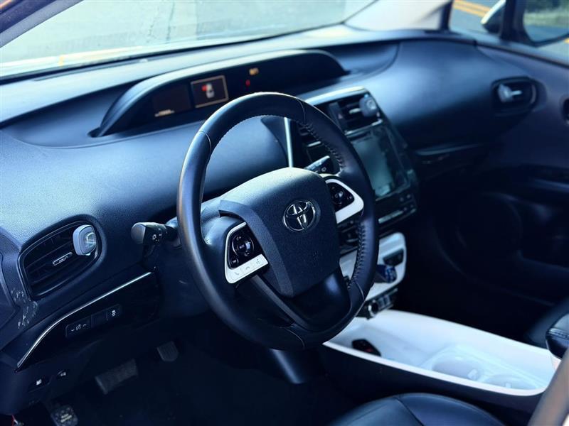 Toyota Prius Two 2016
