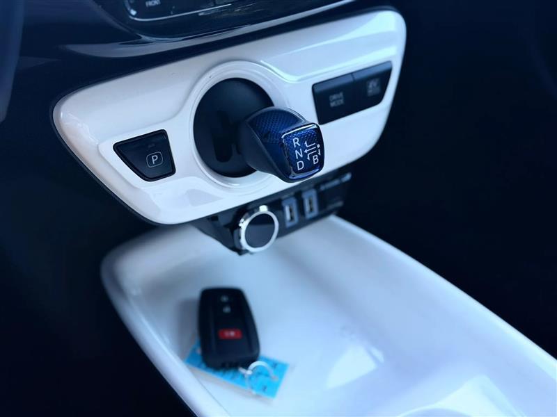 Toyota Prius Two 2016