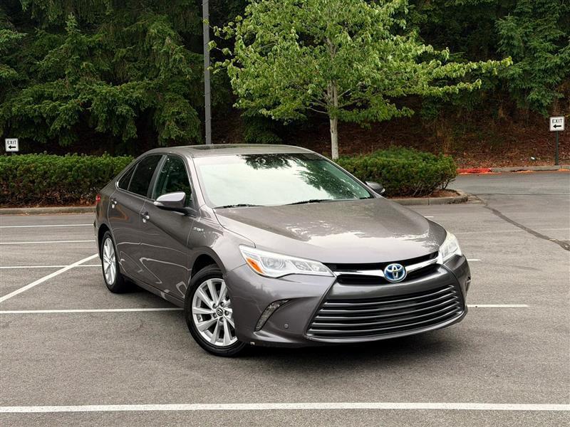 Toyota Camry Hybrid XLE 2017