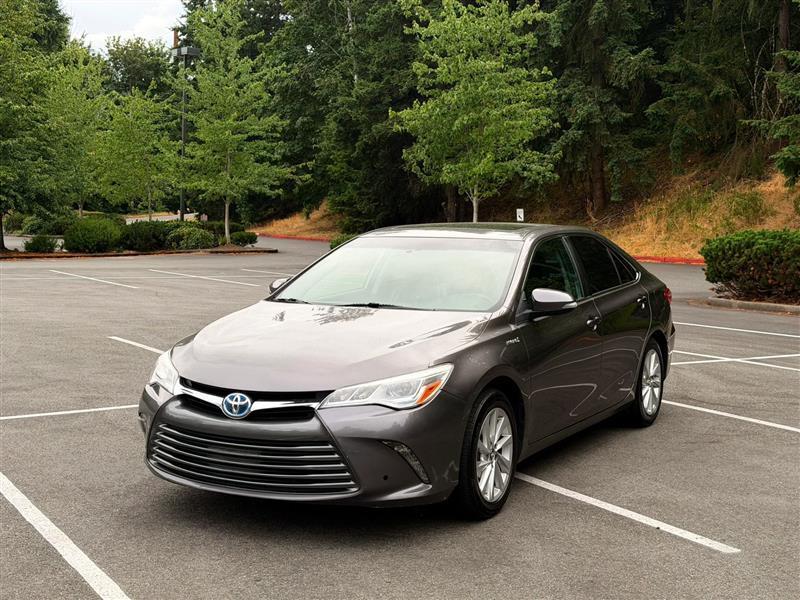 Toyota Camry Hybrid XLE 2017