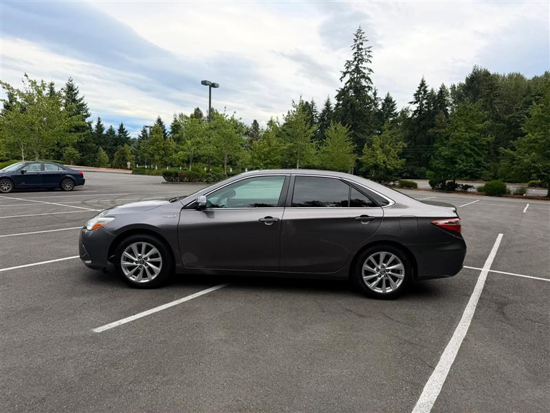 Toyota Camry Hybrid XLE 2017