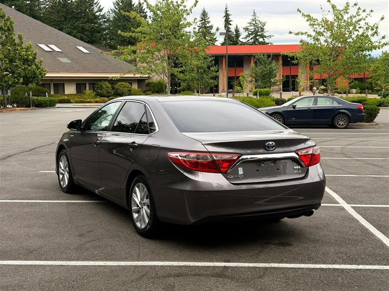 Toyota Camry Hybrid XLE 2017