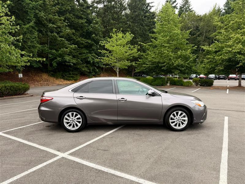 Toyota Camry Hybrid XLE 2017