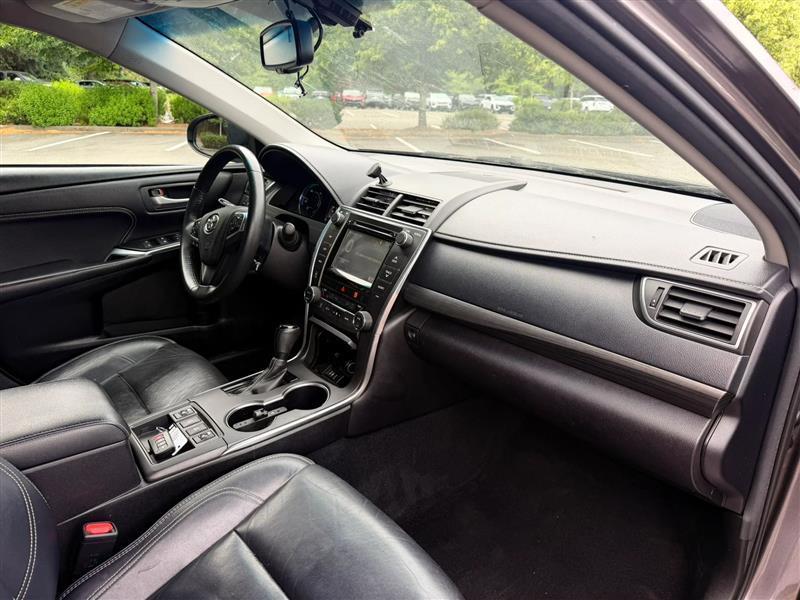 Toyota Camry Hybrid XLE 2017