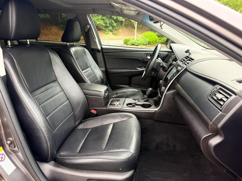 Toyota Camry Hybrid XLE 2017