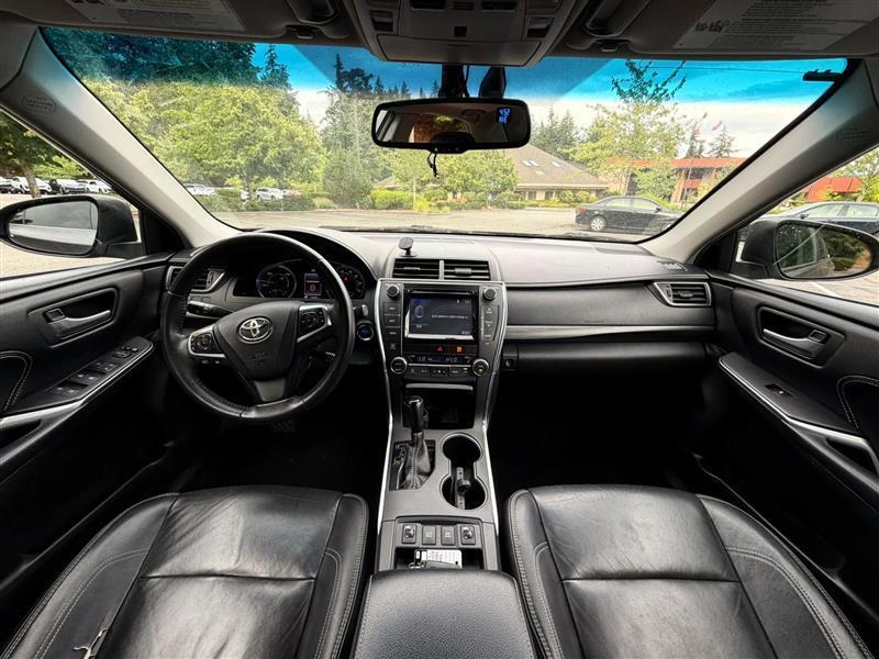 Toyota Camry Hybrid XLE 2017