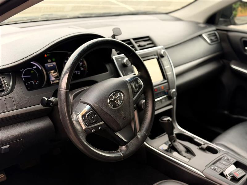 Toyota Camry Hybrid XLE 2017