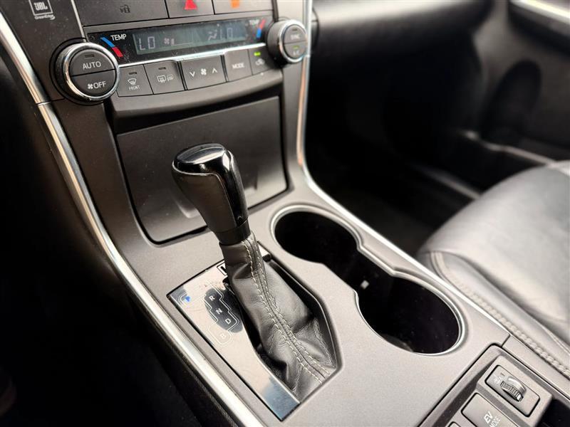 Toyota Camry Hybrid XLE 2017