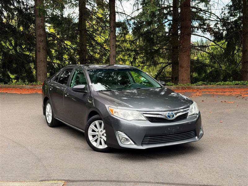 Toyota Camry Hybrid XLE 2013