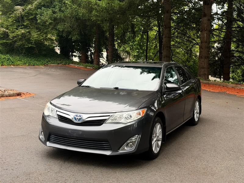 Toyota Camry Hybrid XLE 2013