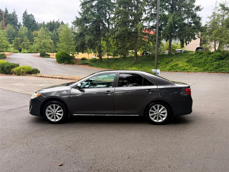 Toyota Camry Hybrid XLE 2013