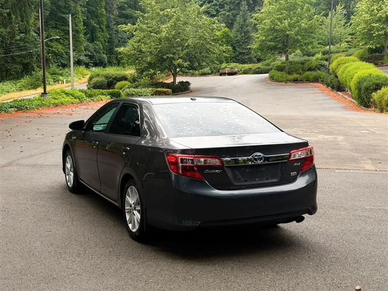 Toyota Camry Hybrid XLE 2013