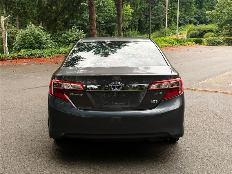 Toyota Camry Hybrid XLE 2013