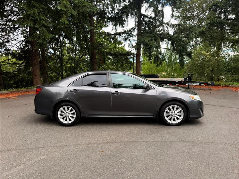 Toyota Camry Hybrid XLE 2013
