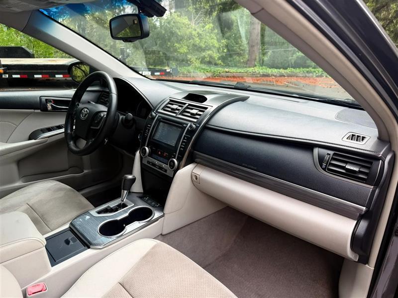 Toyota Camry Hybrid XLE 2013