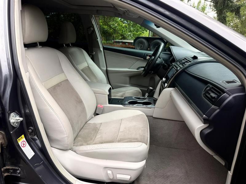 Toyota Camry Hybrid XLE 2013